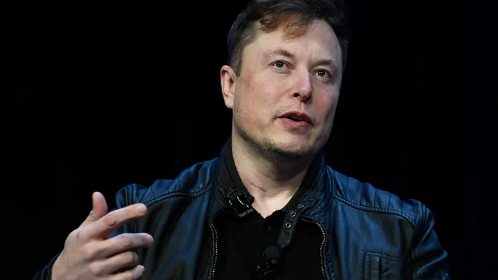 Elon Musk live streams border to give people a firsthand account of the migrant crisis