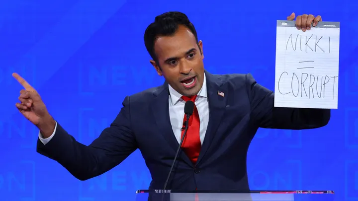 Vivek-Ramaswamy-holds-up-Haley-corrupt-sign-fourth-GOP-debate