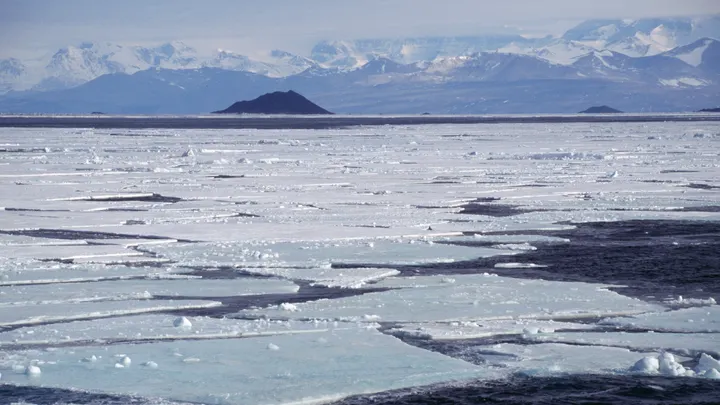 Sheets of ice on top of the sea en route from McMurdo to Cape Royds, Antarctica