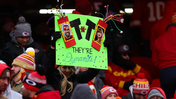 Taylor_Swift_Chiefs_Game_sign