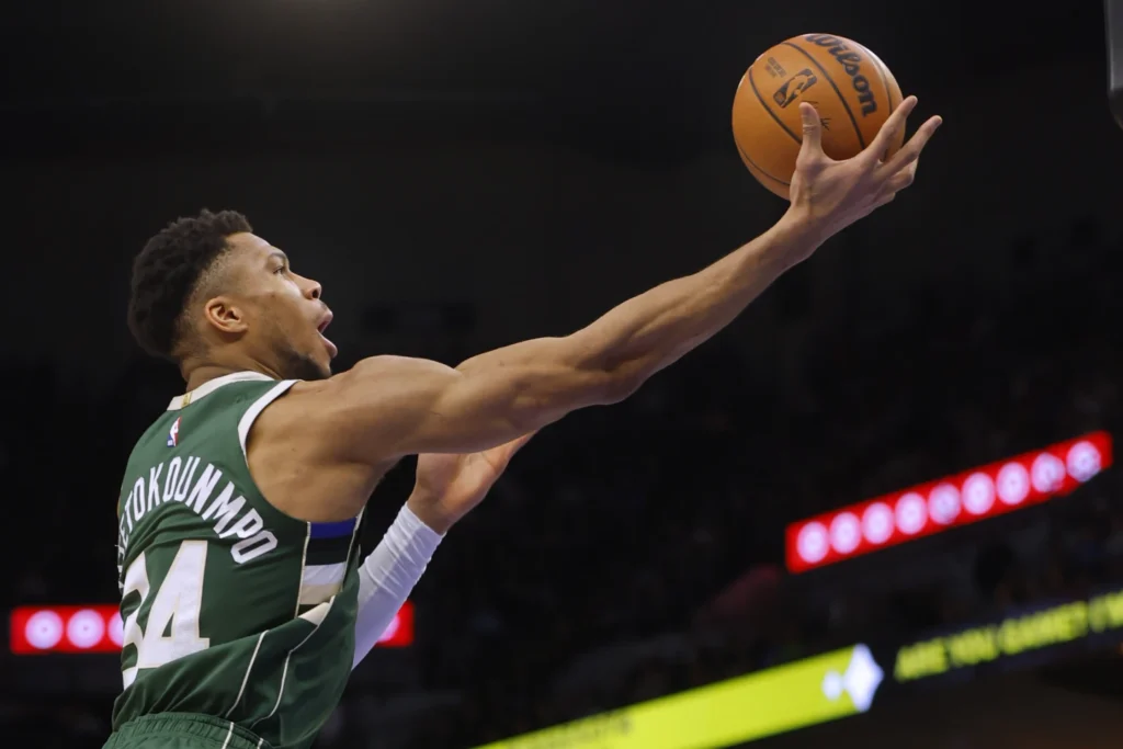 Milwaukee Bucks overtake Timberwolves 112-107 behind 33 points from Giannis Antetokounmpo