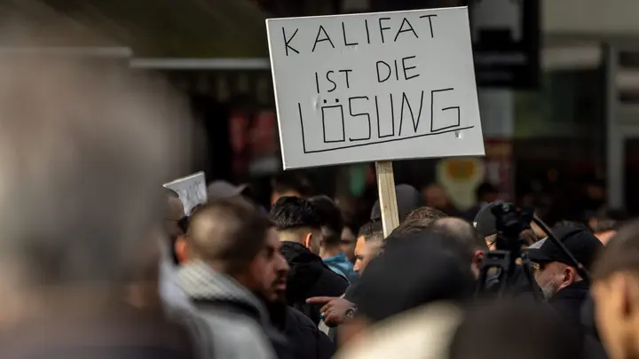 'Caliphate is the solution' German protestors call for Islamic fundamentalism