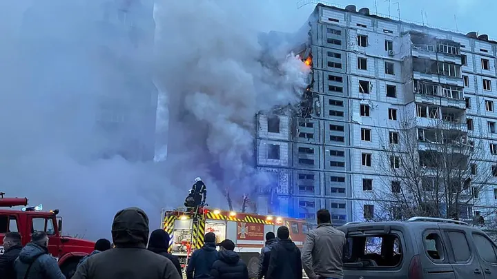 Ukrainian servicemen fire